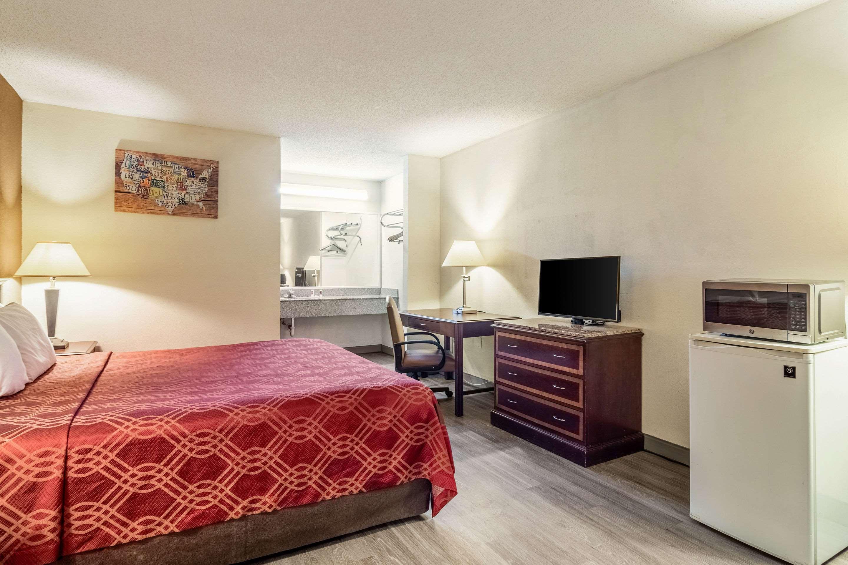 Econo Lodge Acworth Bagian luar foto