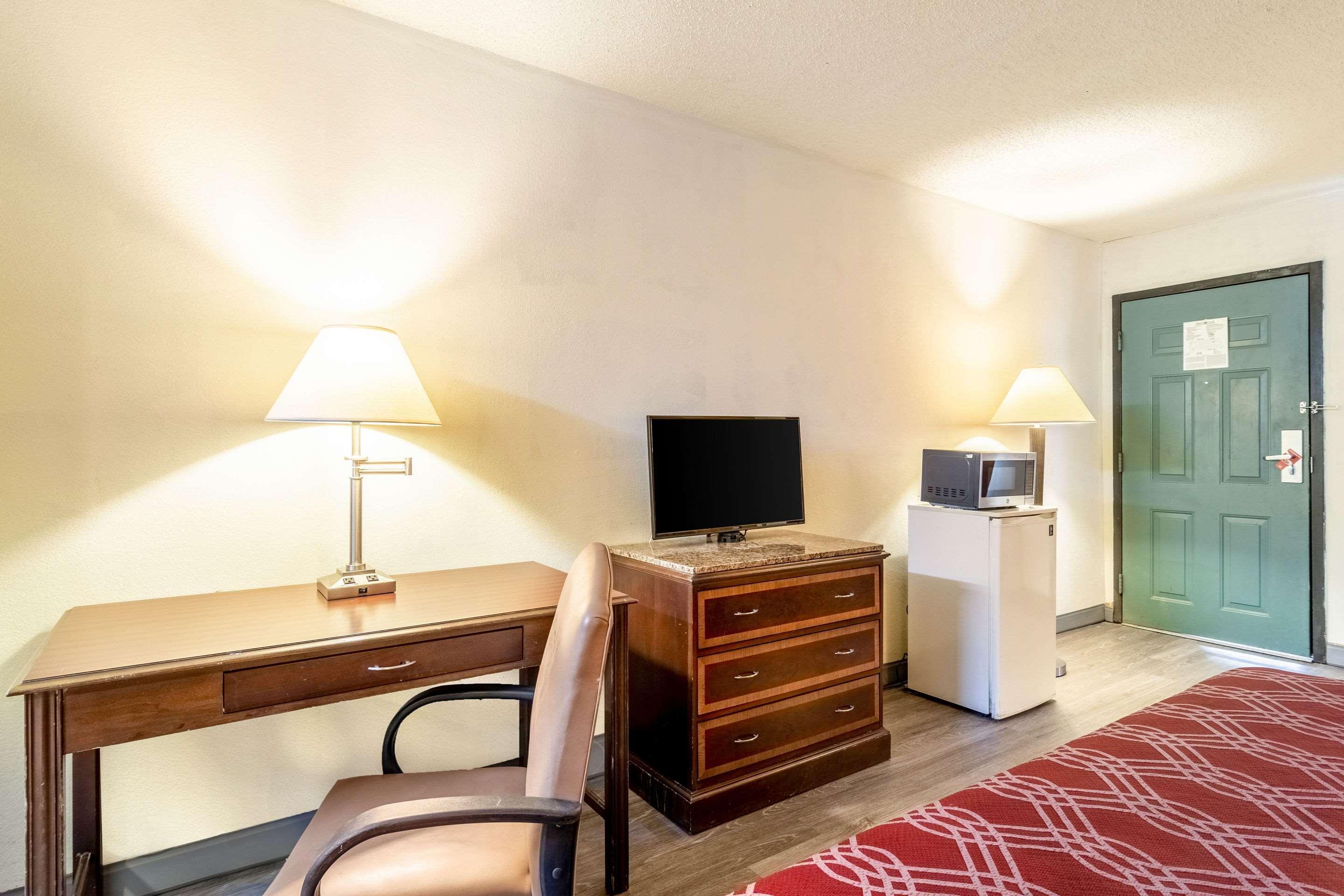 Econo Lodge Acworth Bagian luar foto