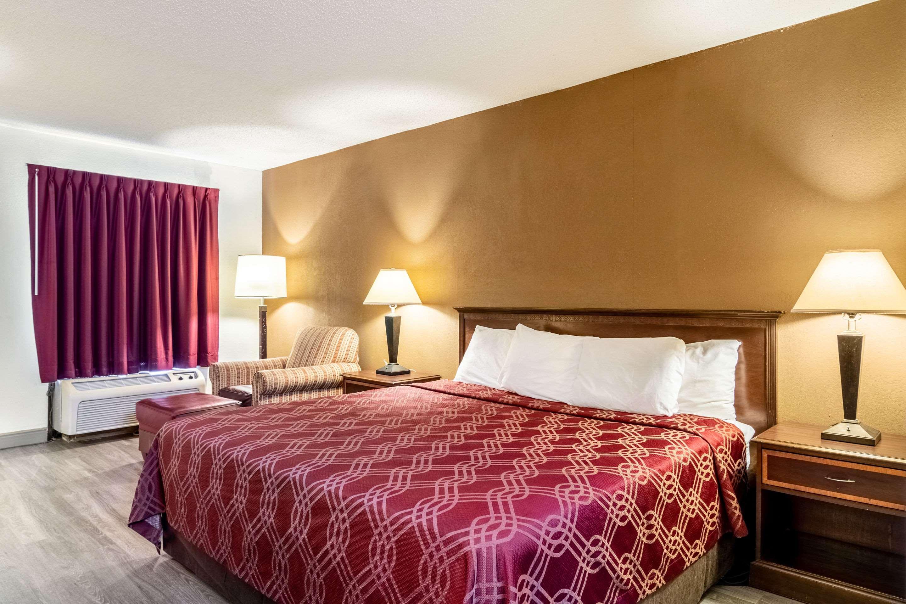 Econo Lodge Acworth Bagian luar foto