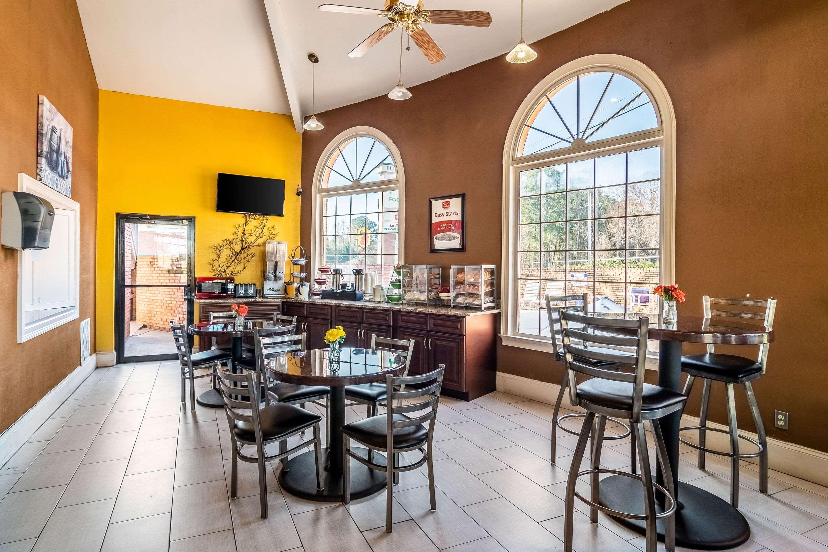 Econo Lodge Acworth Bagian luar foto