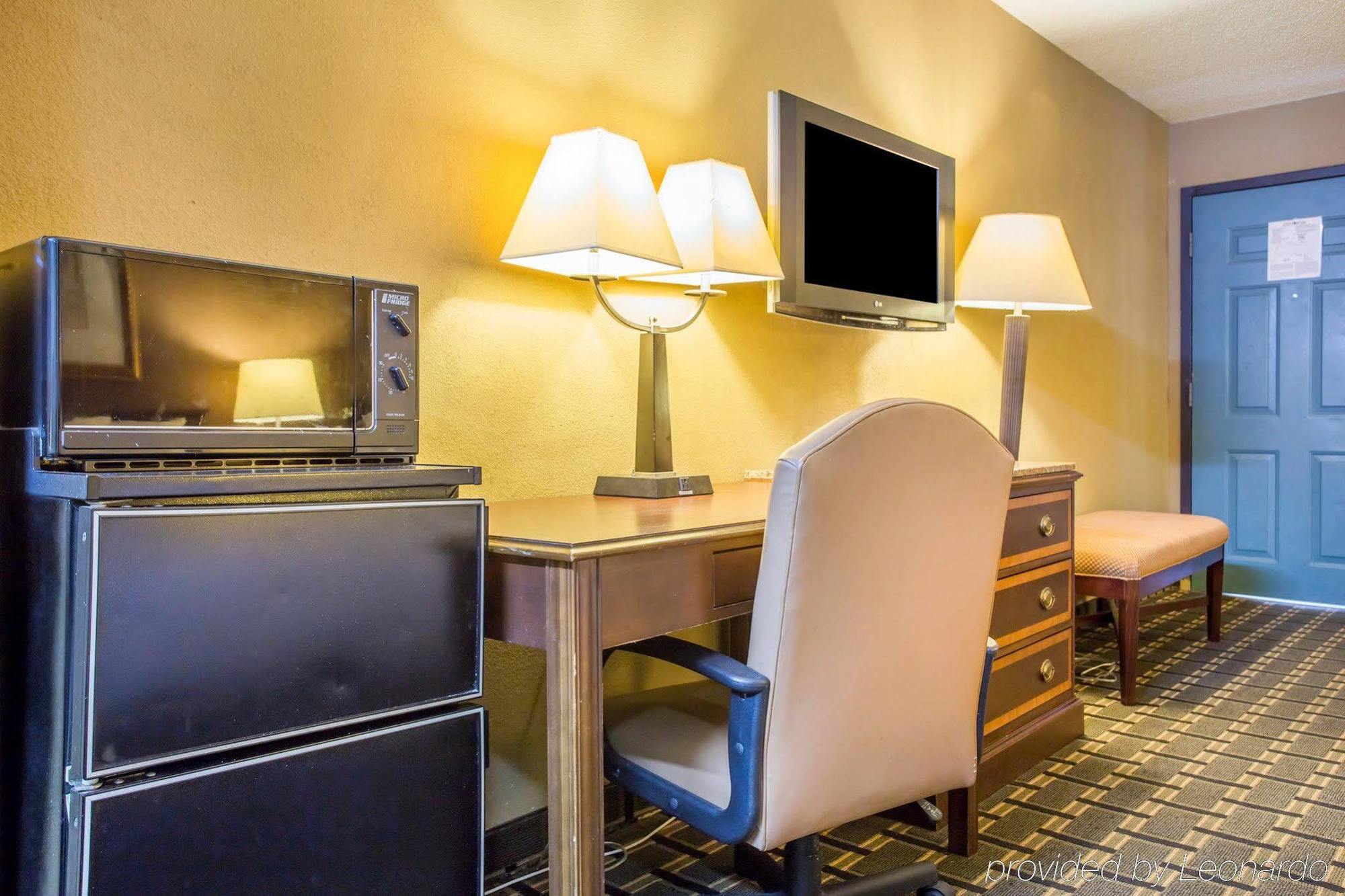 Econo Lodge Acworth Bagian luar foto