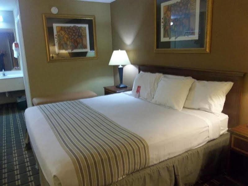 Econo Lodge Acworth Bagian luar foto